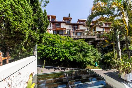 Casa de condomínio à venda com 176m², 3 quartos e 2 vagas Casa de condomínio à venda com 176m², 3 quartos e 2 vagasVaranda Suíte