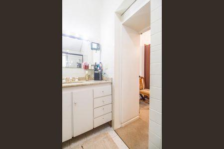 Casa de condomínio à venda com 176m², 3 quartos e 2 vagas Casa de condomínio à venda com 176m², 3 quartos e 2 vagasBanheiro da Suíte