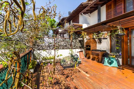 Casa de condomínio à venda com 176m², 3 quartos e 2 vagas Casa de condomínio à venda com 176m², 3 quartos e 2 vagasÁrea Externa