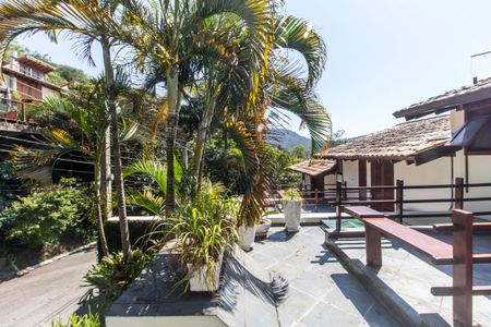 Casa de condomínio à venda com 176m², 3 quartos e 2 vagas Casa de condomínio à venda com 176m², 3 quartos e 2 vagasVaranda Suíte