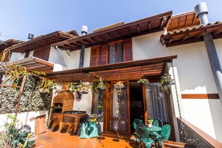 Casa de condomínio à venda com 176m², 3 quartos e 2 vagas Casa de condomínio à venda com 176m², 3 quartos e 2 vagasÁrea Externa