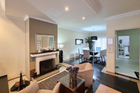 Casa à venda com 282m², 3 quartos e 5 vagas Casa à venda com 282m², 3 quartos e 5 vagasSala 2