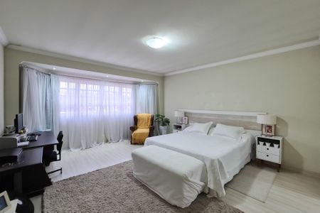 Casa à venda com 282m², 3 quartos e 5 vagas Casa à venda com 282m², 3 quartos e 5 vagasSuíte