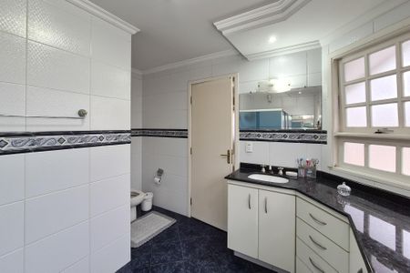 Casa à venda com 282m², 3 quartos e 5 vagas Casa à venda com 282m², 3 quartos e 5 vagasBanheiro da Suíte