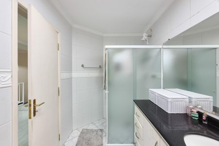 Casa à venda com 282m², 3 quartos e 5 vagas Casa à venda com 282m², 3 quartos e 5 vagasBanheiro Social