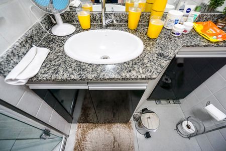 Apartamento à venda com 61m², 3 quartos e 1 vaga Apartamento à venda com 61m², 3 quartos e 1 vagaBanheiro