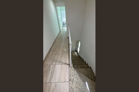 Casa para alugar com 117m², 3 quartos e 2 vagas Casa para alugar com 117m², 3 quartos e 2 vagasEscada
