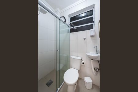 Banheiro de kitnet/studio para alugar com 1 quarto, 30m² em Embaré, Santos