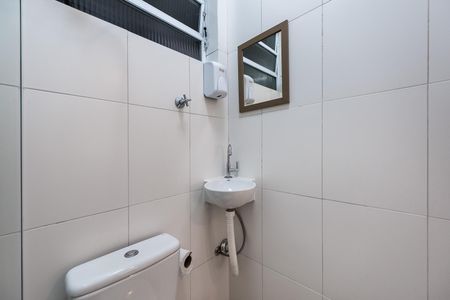 Banheiro de kitnet/studio para alugar com 1 quarto, 30m² em Embaré, Santos