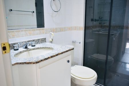 Apartamento à venda com 96m², 3 quartos e 2 vagas Apartamento à venda com 96m², 3 quartos e 2 vagasBanheiro Social