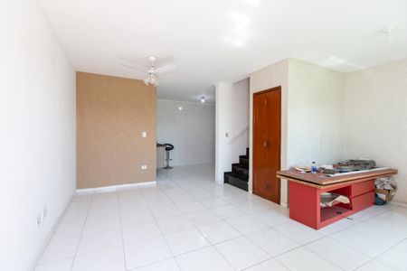 Sala de casa de condomínio à venda com 3 quartos, 111m² em Cidade Antônio Estevão de Carvalho, São Paulo