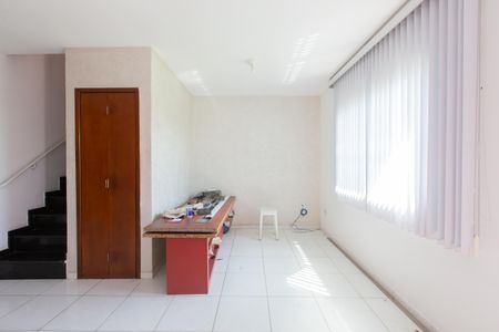 Sala de casa de condomínio à venda com 3 quartos, 111m² em Cidade Antônio Estevão de Carvalho, São Paulo