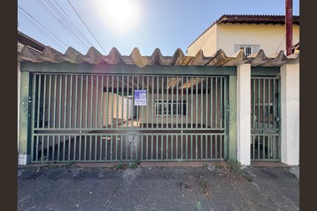 Casa para alugar com 160m², 2 quartos e 2 vagas Casa para alugar com 160m², 2 quartos e 2 vagasFachada