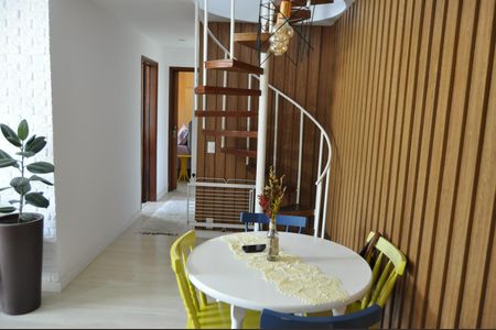 Apartamento à venda com 139m², 3 quartos e 1 vagaEscada