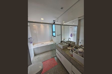 Banheiro da Suíte de apartamento à venda com 4 quartos, 135m² em Sion, Belo Horizonte