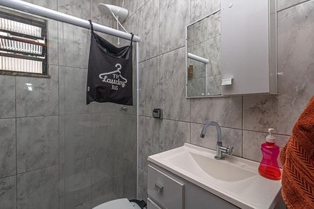 Casa à venda com 160m², 4 quartos e 2 vagas Casa à venda com 160m², 4 quartos e 2 vagasBanheiro