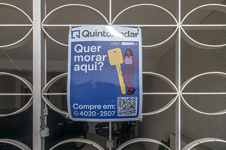 Casa à venda com 160m², 4 quartos e 2 vagas Casa à venda com 160m², 4 quartos e 2 vagasPlaquinha