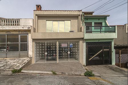 Casa à venda com 160m², 4 quartos e 2 vagas Casa à venda com 160m², 4 quartos e 2 vagasFachada