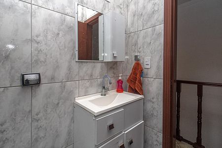 Casa à venda com 160m², 4 quartos e 2 vagas Casa à venda com 160m², 4 quartos e 2 vagasBanheiro