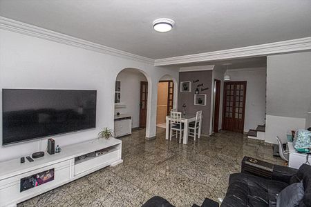 Casa à venda com 160m², 4 quartos e 2 vagas Casa à venda com 160m², 4 quartos e 2 vagasSala/Cozinha