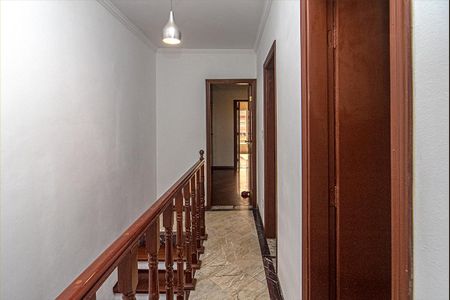 Casa à venda com 160m², 4 quartos e 2 vagas Casa à venda com 160m², 4 quartos e 2 vagasCorredor