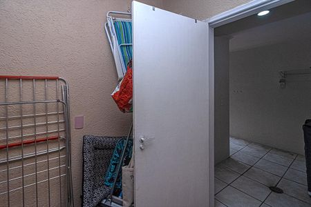 Casa à venda com 160m², 4 quartos e 2 vagas Casa à venda com 160m², 4 quartos e 2 vagasQuarto de Serviço