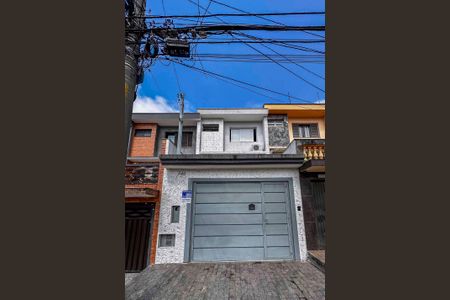 Casa à venda com 280m², 2 quartos e 2 vagas Casa à venda com 280m², 2 quartos e 2 vagasFachada