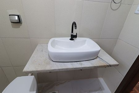 Apartamento para alugar com 68m², 2 quartos e sem vagaBanheiro