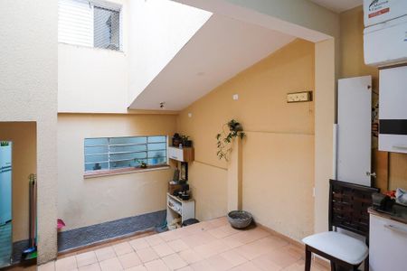 Casa à venda com 138m², 3 quartos e 1 vagaÁrea de serviço