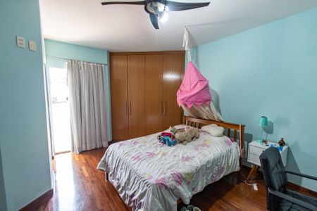 Casa à venda com 270m², 3 quartos e 4 vagasSuíte 1