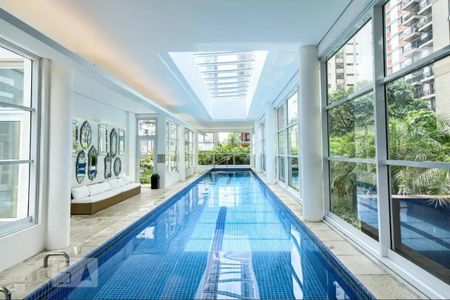 Apartamento à venda com 33m², 1 quarto e 1 vaga Apartamento à venda com 33m², 1 quarto e 1 vagaÁrea comum - Piscina