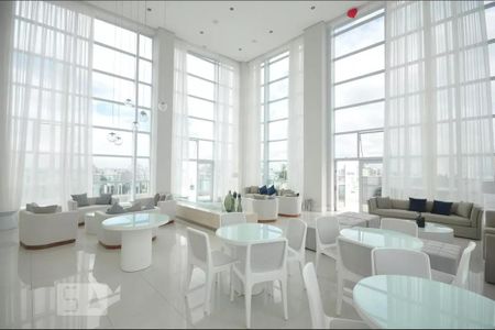 Apartamento à venda com 33m², 1 quarto e 1 vaga Apartamento à venda com 33m², 1 quarto e 1 vagaÁrea comum - Salão de festas