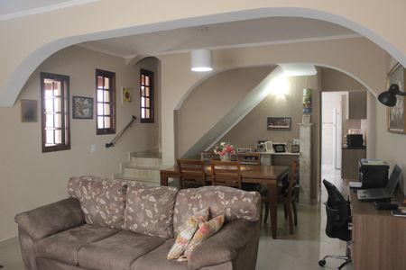 Casa à venda com 220m², 3 quartos e 8 vagasSala