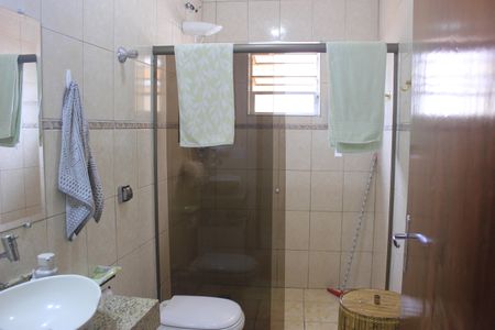 Casa à venda com 220m², 3 quartos e 8 vagasBanheiro 2