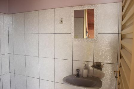 Casa à venda com 220m², 3 quartos e 8 vagasBanheiro de Serviço