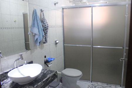 Casa à venda com 220m², 3 quartos e 8 vagasBanheiro 1