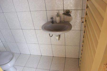 Casa à venda com 220m², 3 quartos e 8 vagasBanheiro de Serviço