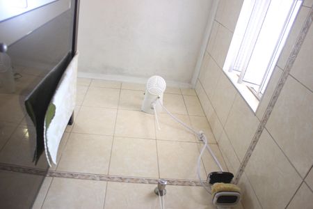 Casa à venda com 220m², 3 quartos e 8 vagasBanheiro 2