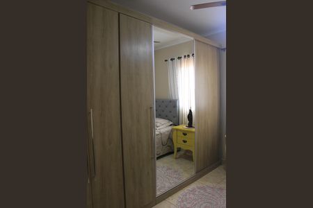 Casa à venda com 220m², 3 quartos e 8 vagasQuarto 2