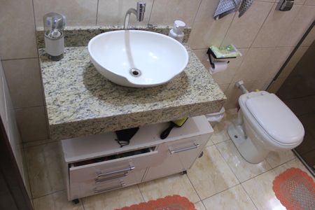 Casa à venda com 220m², 3 quartos e 8 vagasBanheiro 2