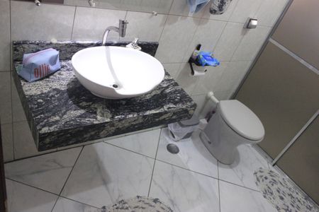 Casa à venda com 220m², 3 quartos e 8 vagasBanheiro 1