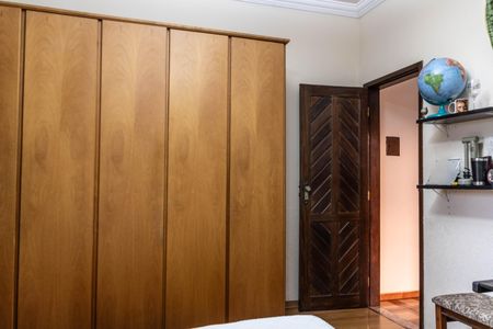 Casa à venda com 360m², 3 quartos e 2 vagas Casa à venda com 360m², 3 quartos e 2 vagasQuarto 1