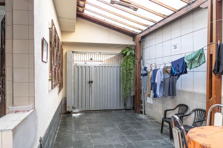 Casa à venda com 360m², 3 quartos e 2 vagas Casa à venda com 360m², 3 quartos e 2 vagasÁrea externa