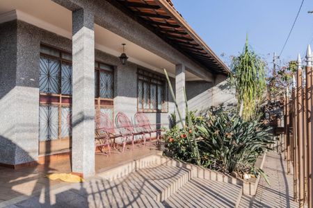 Casa à venda com 360m², 3 quartos e 2 vagas Casa à venda com 360m², 3 quartos e 2 vagasEntrada