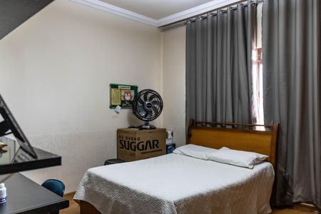 Casa à venda com 360m², 3 quartos e 2 vagas Casa à venda com 360m², 3 quartos e 2 vagasQuarto 1