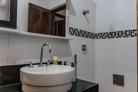 Casa à venda com 360m², 3 quartos e 2 vagas Casa à venda com 360m², 3 quartos e 2 vagasBanheiro Social