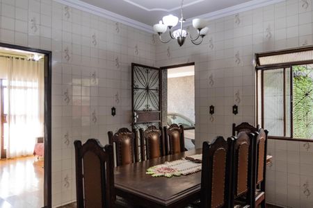 Casa à venda com 360m², 3 quartos e 2 vagas Casa à venda com 360m², 3 quartos e 2 vagasCopa