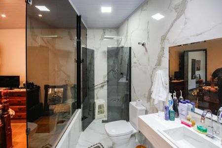 Casa para alugar com 255m², 3 quartos e 2 vagas Casa para alugar com 255m², 3 quartos e 2 vagasBanheiro da Suíte 2