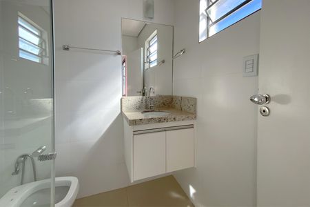 Apartamento para alugar com 185m², 3 quartos e 2 vagas Apartamento para alugar com 185m², 3 quartos e 2 vagasBanheiro 2