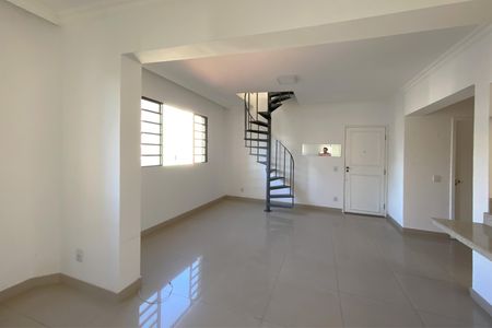 Apartamento para alugar com 185m², 3 quartos e 2 vagas Apartamento para alugar com 185m², 3 quartos e 2 vagasSala